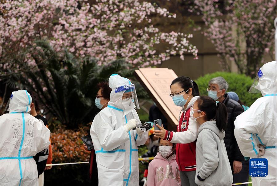 （新華全媒頭條·圖文互動(dòng)）（1）新華述評：堅持“動(dòng)態(tài)清零”不放松