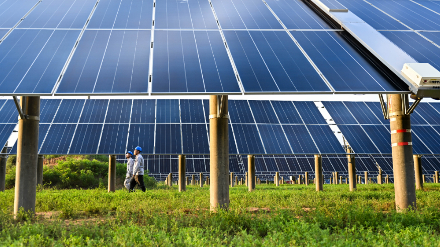 內蒙古鄂爾多斯：采煤沉陷區變身光伏項目區