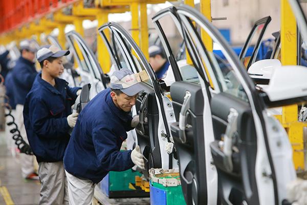 中國經(jīng)濟大盤(pán)"穩"、結構"進(jìn)"