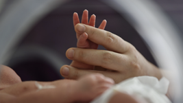 近20省份將“三孩”寫(xiě)入政府工作報告 激發(fā)生育意愿如何發(fā)力？