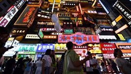 煙火氣、文化味、運動(dòng)范兒&hellip;&hellip;今夏&ldquo;夜經(jīng)濟&rdquo;有多火？