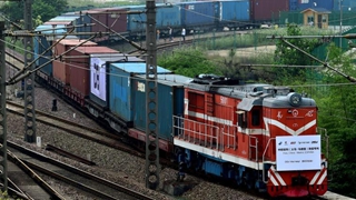 “鋼鐵駝隊”奔向美好未來(lái)