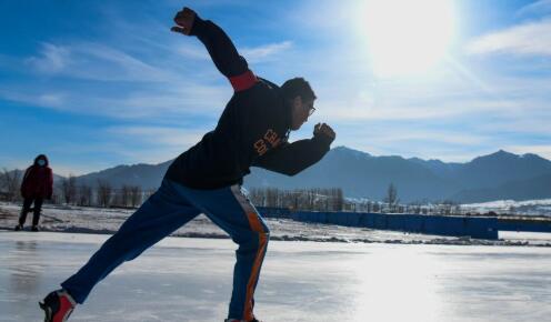 速滑還是冰球？這是個(gè)甜蜜“煩惱”