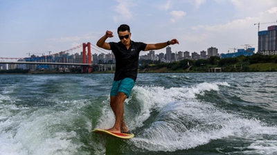 追波逐浪，江面滑水解鎖花式人生