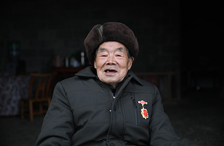 “死守陣地，決不能后退一寸”——記抗美援朝老兵黃忠茂