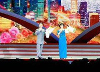 京劇演員于魁智、李勝素獻唱京劇《我是中國人》