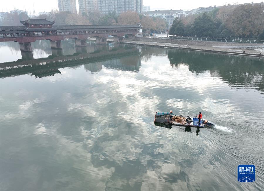 #（社會(huì )）（10）堅守崗位迎新年