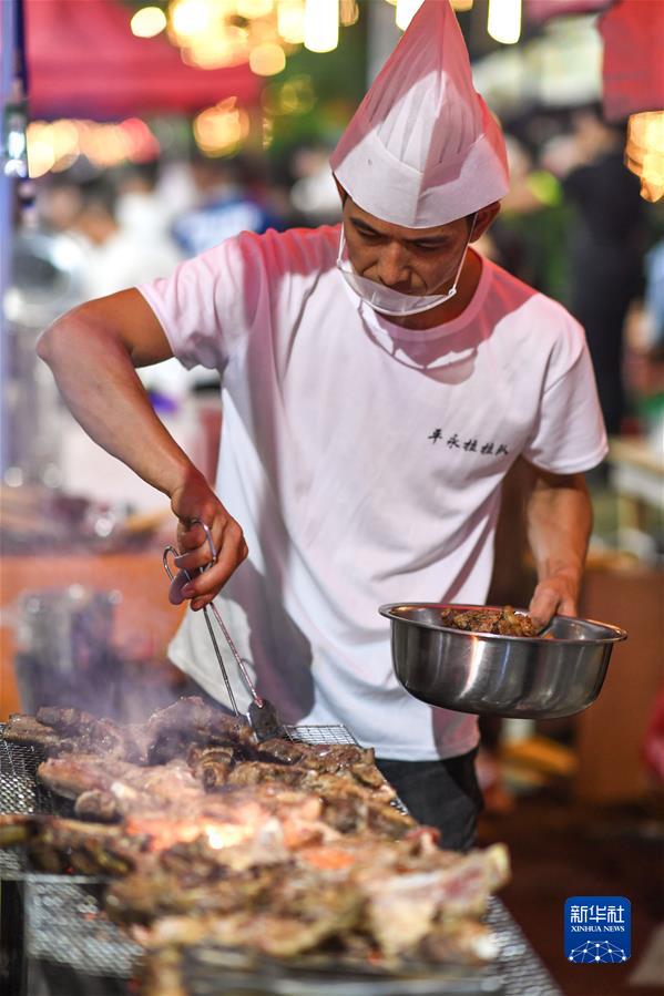 (新華全媒+)(17)貴州“村超”帶火“超經(jīng)濟”