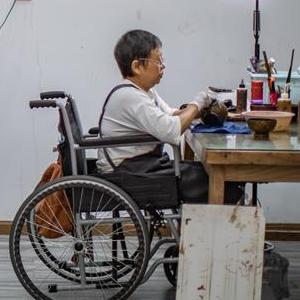 （社會(huì )）（3）打造大漆藝術(shù)空間  “巧”手“制”出就業(yè)路