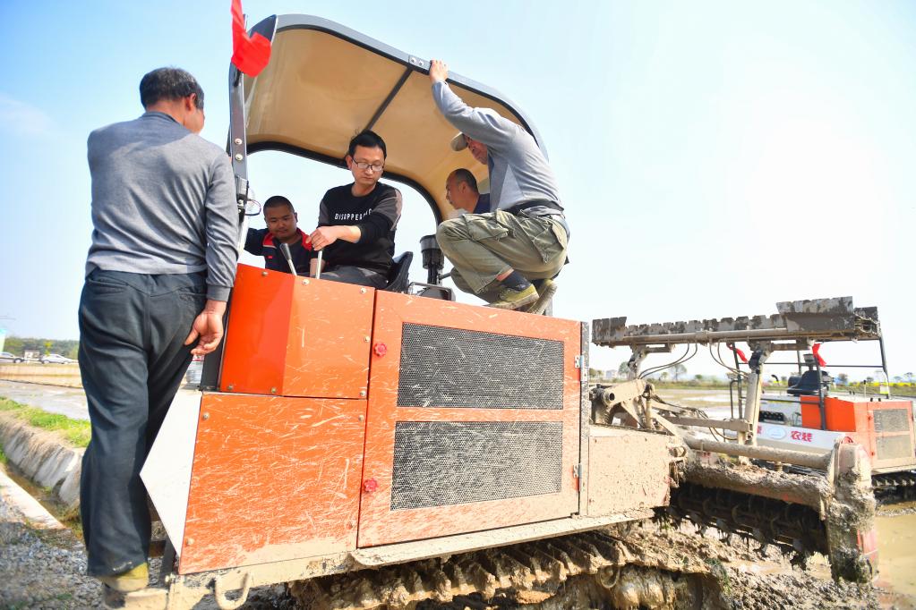 湖南常德:農機培訓進(jìn)田間