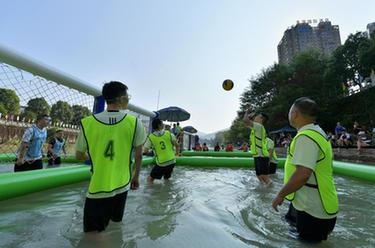“水上排球”歡樂(lè )多