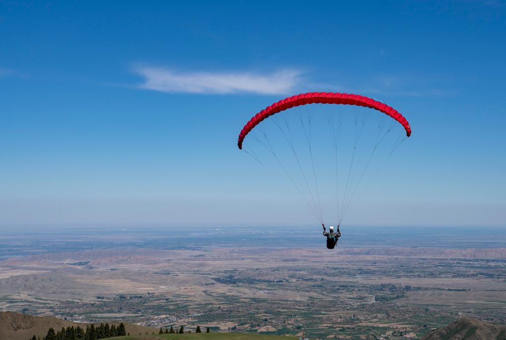 體育地理丨滑翔，瞰大美新疆