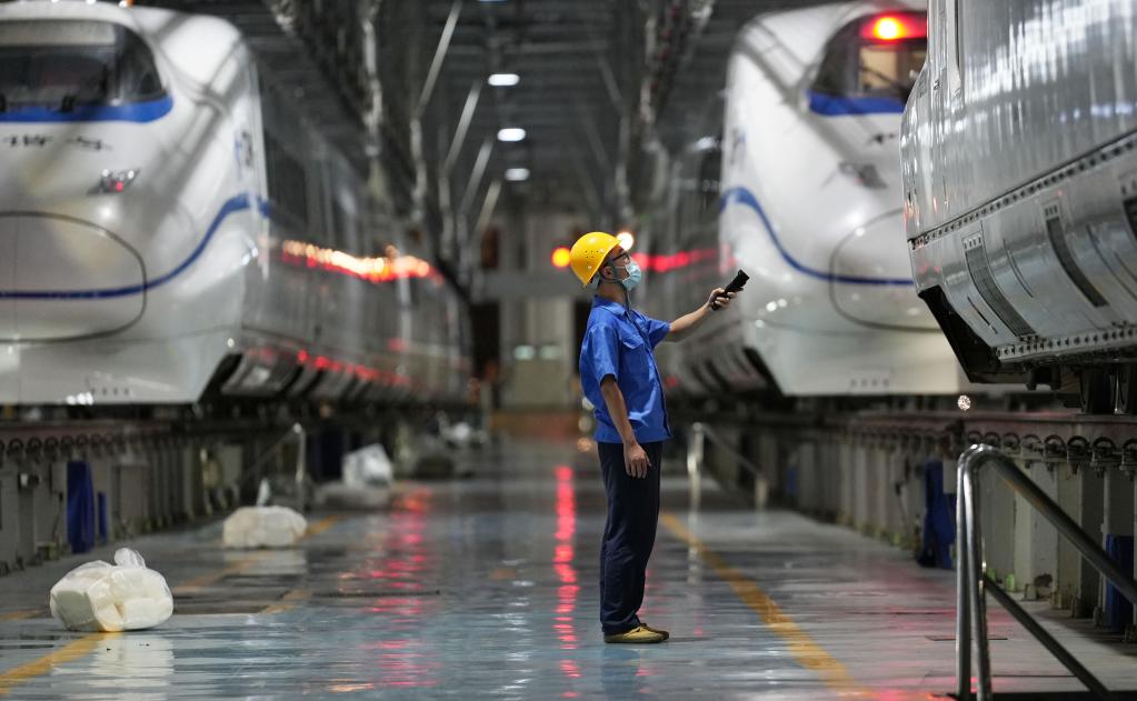 加強動(dòng)車(chē)“體檢” 保障暑運安全