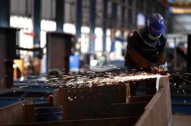 合肥:高溫下的生產(chǎn)建設者