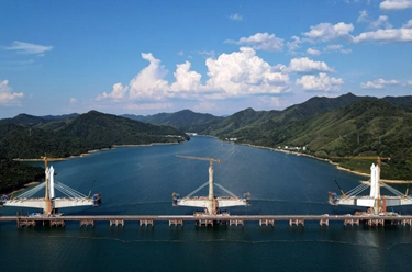 安徽黃山:高溫下的鐵路建設者