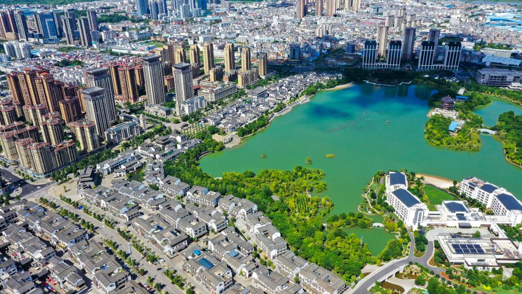 云南彌勒:觸摸“石頭地”的綠色脈動(dòng)