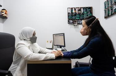 希望讓更多人了解、接受中醫——馬來(lái)西亞馬來(lái)族中醫師阿米拉的圓夢(mèng)之路