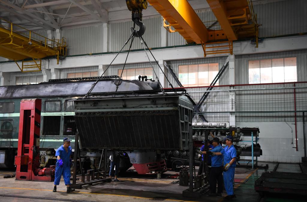 廣州機務(wù)段的“機車(chē)大夫”