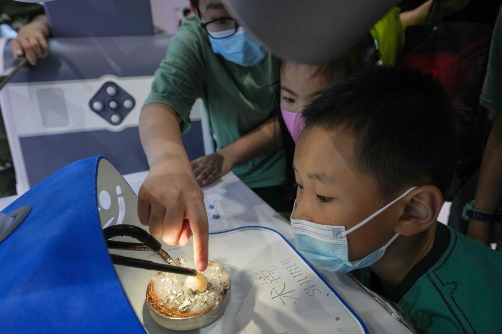 新華全媒+丨“機器人+”:機器人改變我們的生活