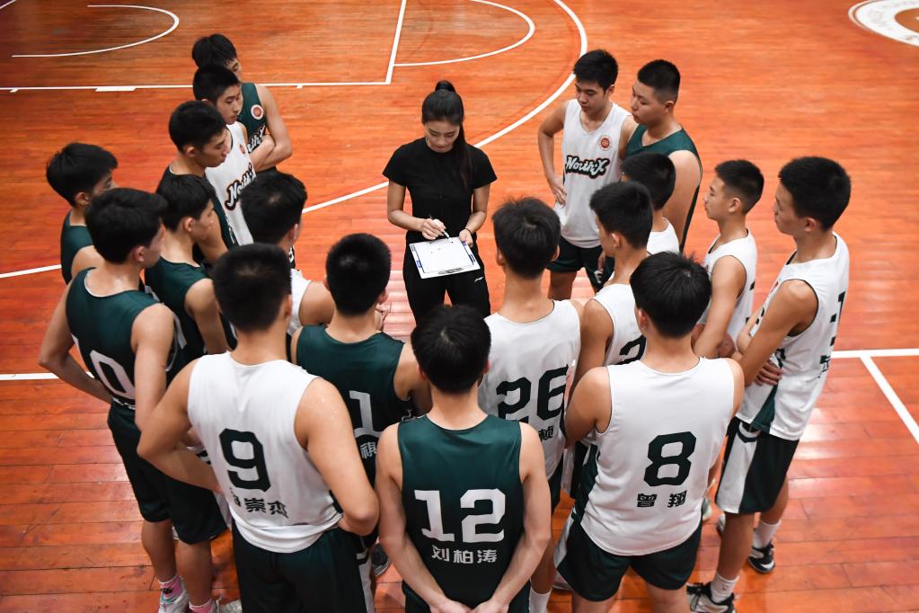 新華全媒+｜是教師也是教練，這個(gè)“95后”女孩帶出全國冠軍