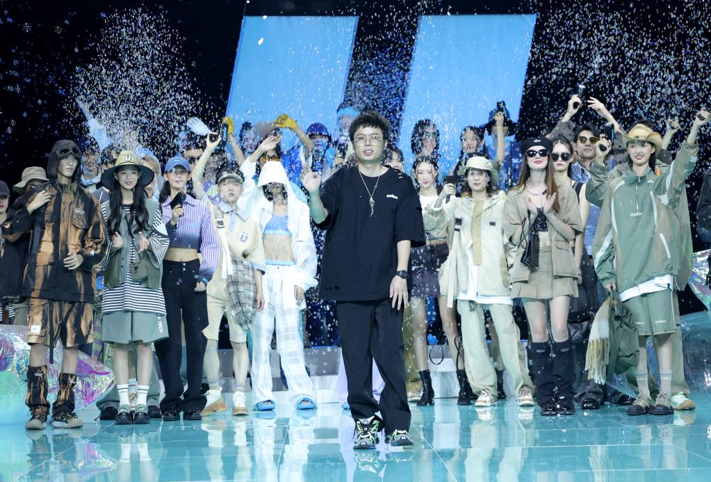 “GUUKA·陳楓捷”時(shí)裝發(fā)布會(huì )在京舉行