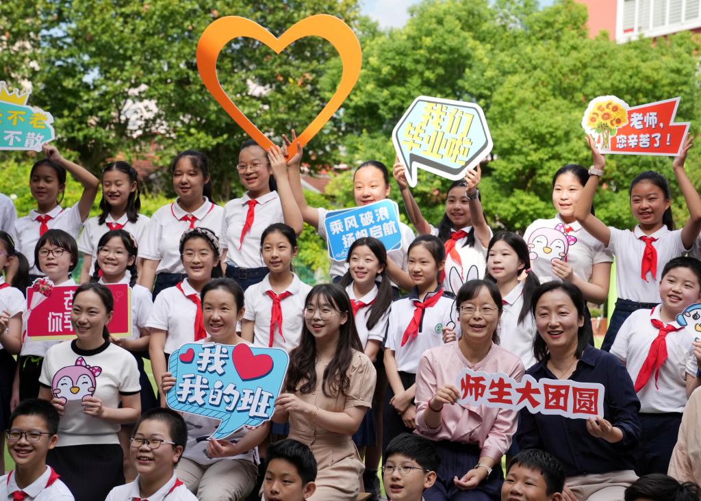 新華全媒+丨今天，師生重聚，班集體團圓