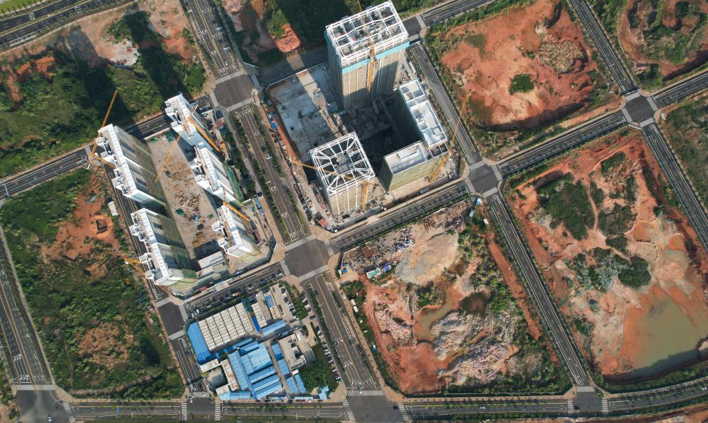 新華全媒+丨?？趶团d城國際數字港：保進(jìn)度 搶工期