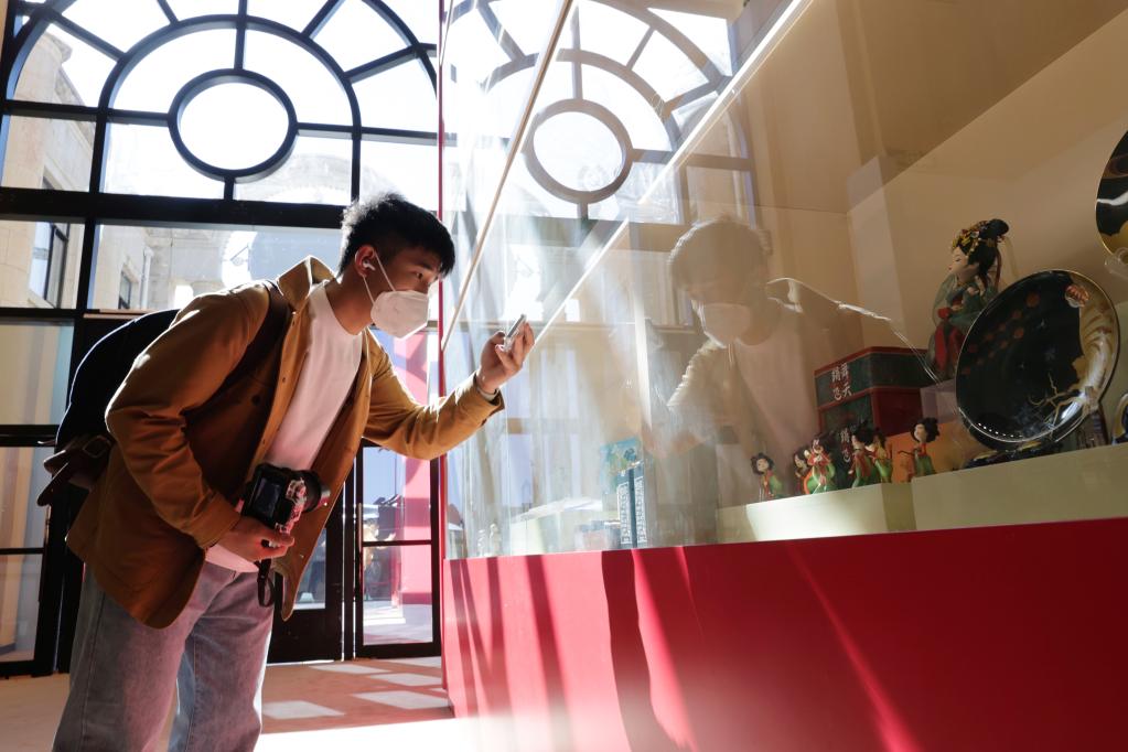 挺起新時(shí)代精神脊梁——從“奮進(jìn)新時(shí)代”主題成就展看新時(shí)代文化建設