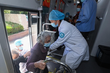 移動(dòng)體檢車(chē)讓鄉村百姓享受便捷健康體檢