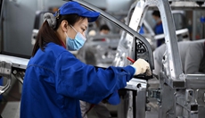 新華全媒+丨安徽蕪湖：新能源汽車(chē)產(chǎn)業(yè)駛入“快車(chē)道”