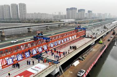 新華全媒+丨山東青島:再添8車(chē)道跨海大通道