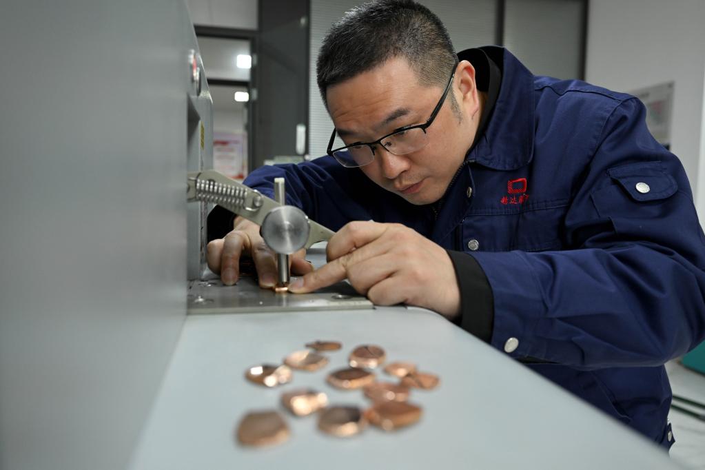 新華全媒+·二十大代表在基層丨蘇保信：深入鉆研勇于創(chuàng  )新 培養更多技能人才