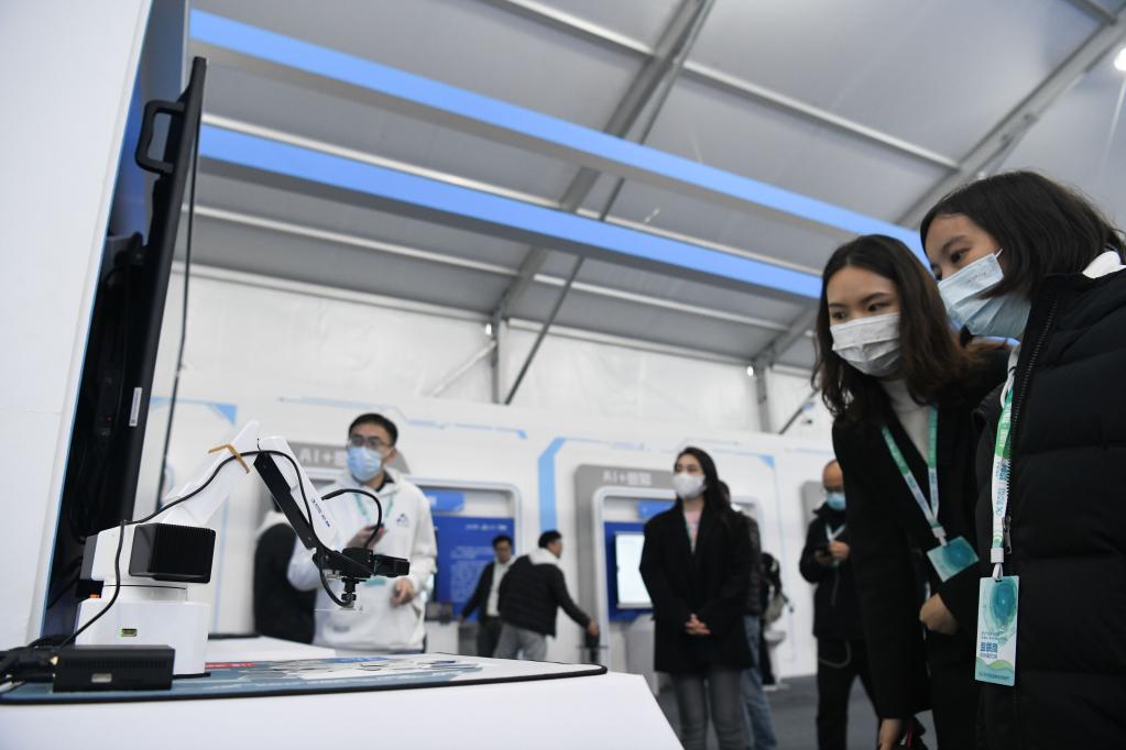 新華全媒+丨融合前沿AI技術(shù) 傳遞科技創(chuàng  )新之美