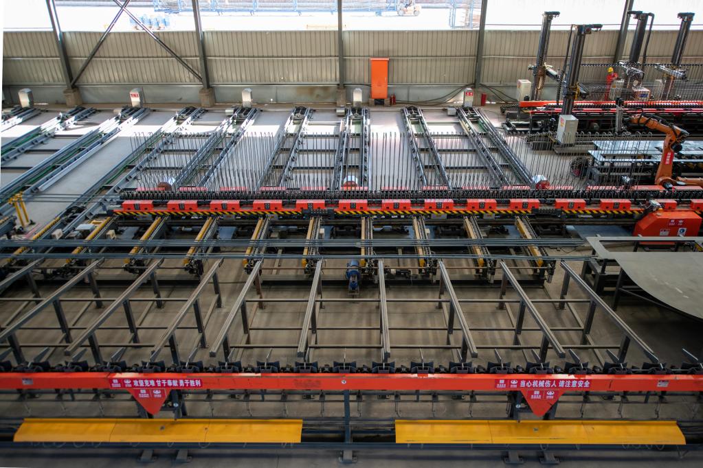 新華全媒+丨探訪(fǎng)四川“智慧梁廠(chǎng)”:高速公路橋梁建造新升級