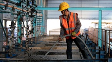 新華全媒+丨探訪(fǎng)四川“智慧梁廠(chǎng)”:高速公路橋梁建造新升級