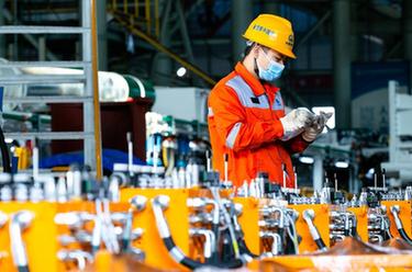 新華全媒+·新時(shí)代新征程新偉業(yè)丨中國中鐵工程裝備集團深耕掘進(jìn)機海外市場(chǎng)