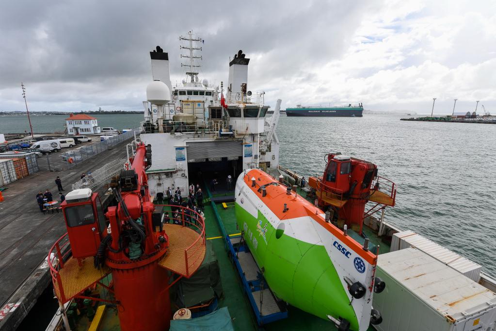 中國和新西蘭科考人員到達克馬德克海溝最深點(diǎn)