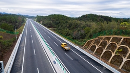 湖南首條智慧高速平益高速公路全線(xiàn)通車(chē)運營(yíng)
