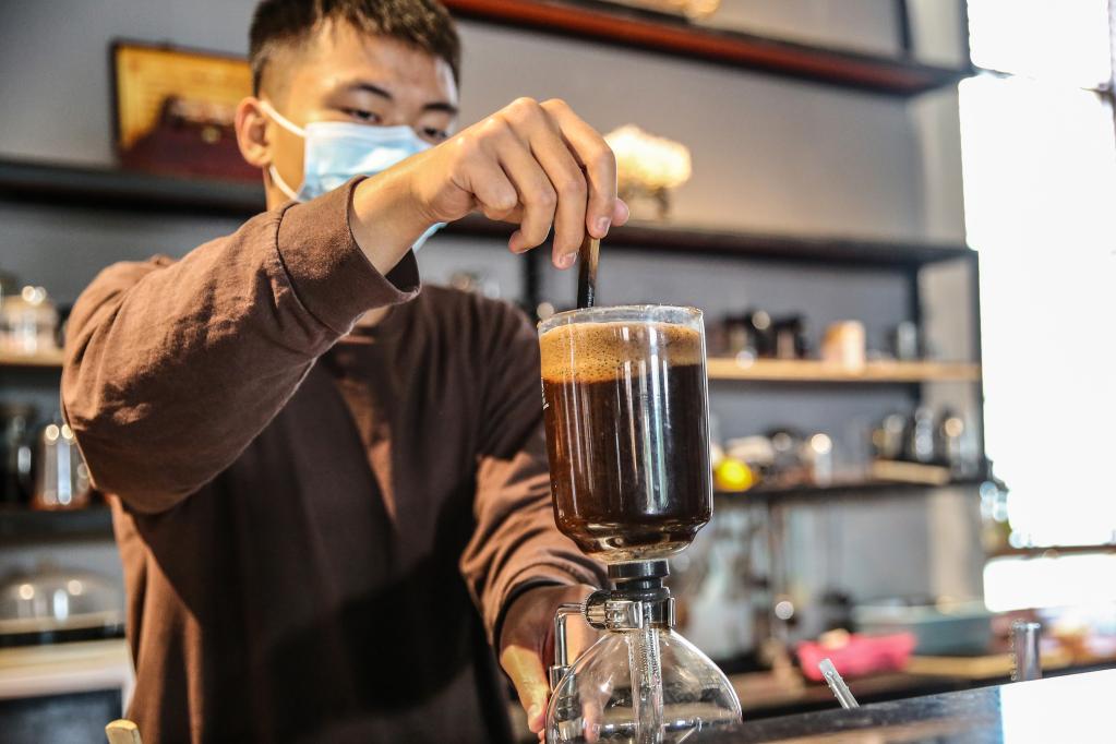 海南澄邁:返鄉大學(xué)生助力鄉村振興