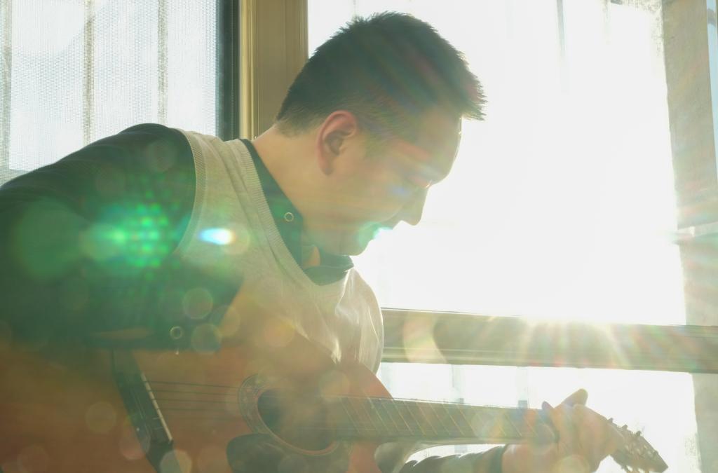 新華全媒+丨微光里，他“看”見(jiàn)世界杯