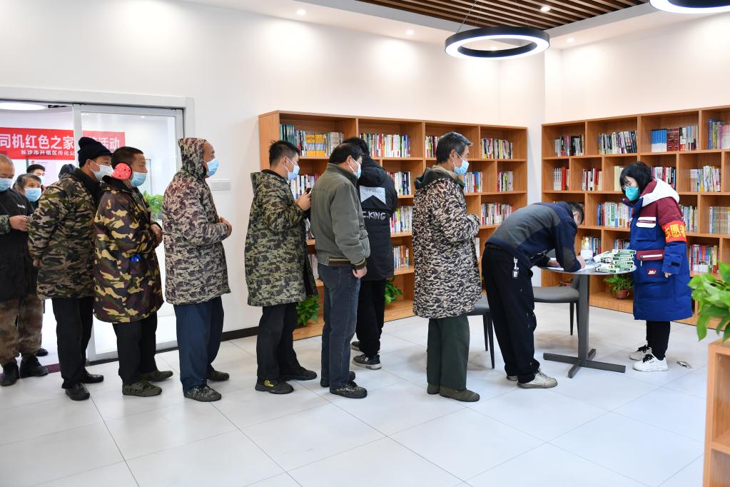 新華全媒+丨長(cháng)沙：“共享藥箱”為外賣(mài)騎手、快遞員等群體保駕護航