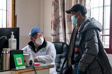 新華全媒+丨守護好農村群眾健康——云南鎮雄縣抗疫一線(xiàn)見(jiàn)聞