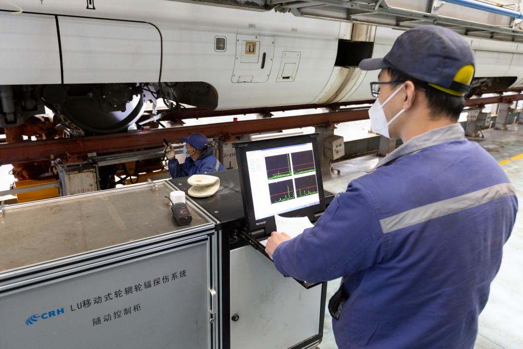 新華全媒+丨上海:高鐵檢修備春運