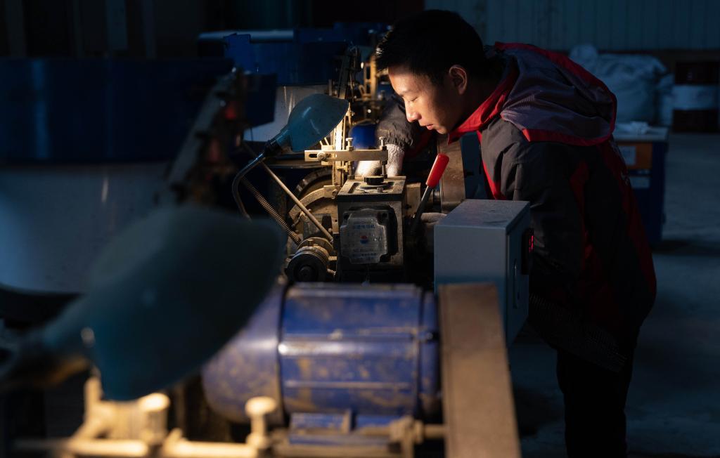 四川會(huì )東：“移民就業(yè)車(chē)間”讓移民群眾安居樂(lè )業(yè)