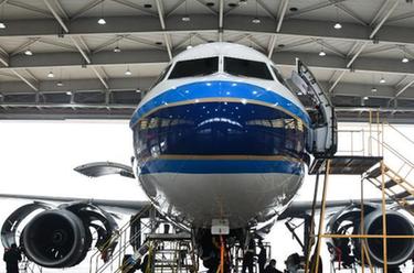 新華全媒+丨?？冢猴w機檢修備春運