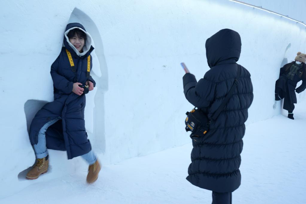 哈爾濱：“快樂(lè )”雪墻