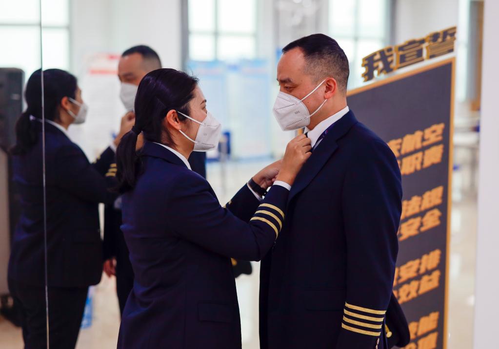 重慶:飛行員夫妻的春運堅守