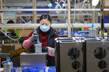 沈陽(yáng):家用制氧機生產(chǎn)忙 全力以赴保供應