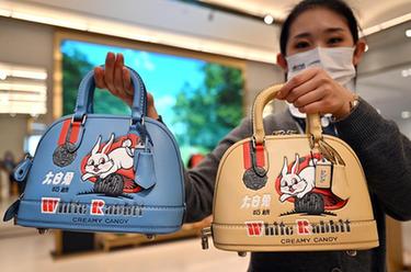 ?？趪H免稅城里的“兔年”商品