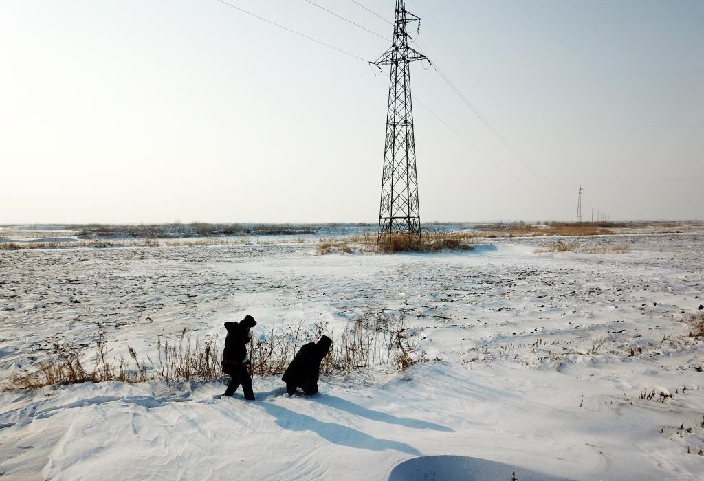 新華全媒+·新春走基層丨跟隨“中國東極”電力衛士巡線(xiàn)守護光明